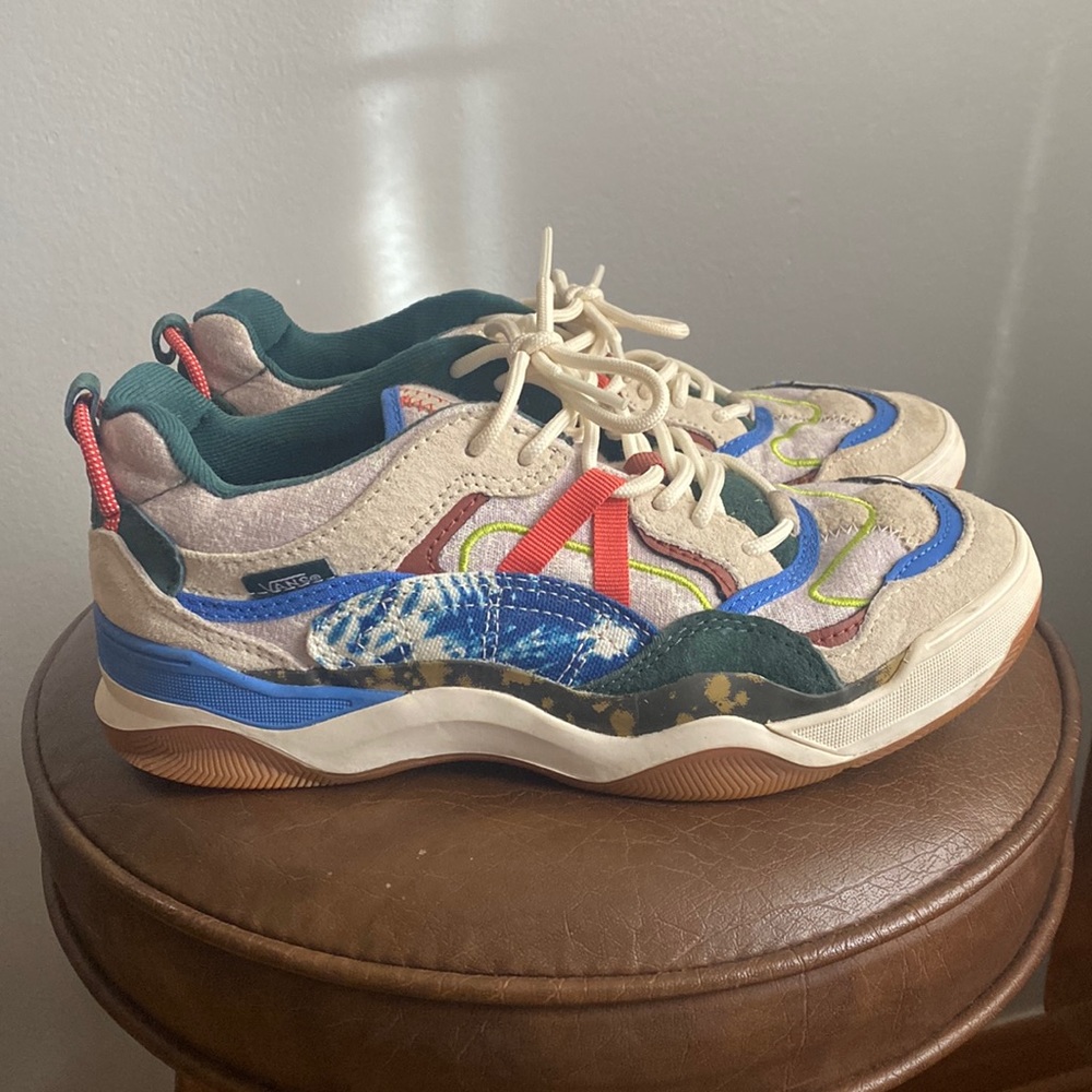 Vans ultracush. Women’s size 7. Gently used. Great condition.
